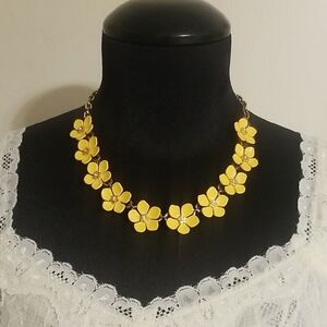 Beautiful Floral Motif Design Necklace